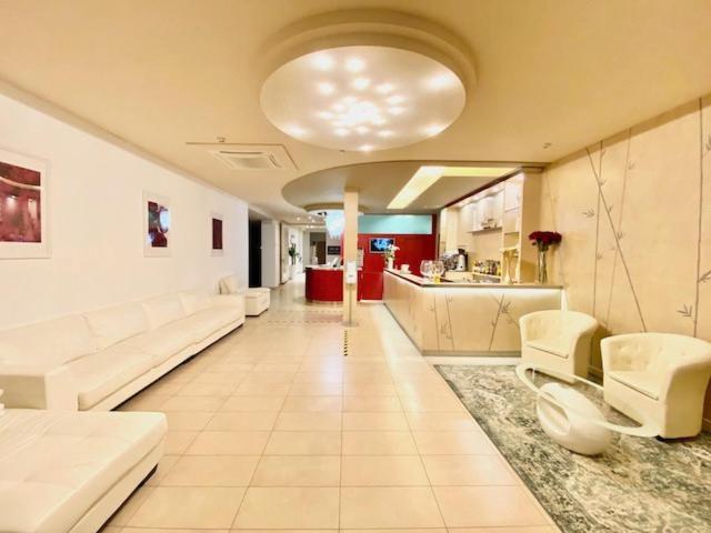 Hotel Cosmopol 체제나티코 외부 사진