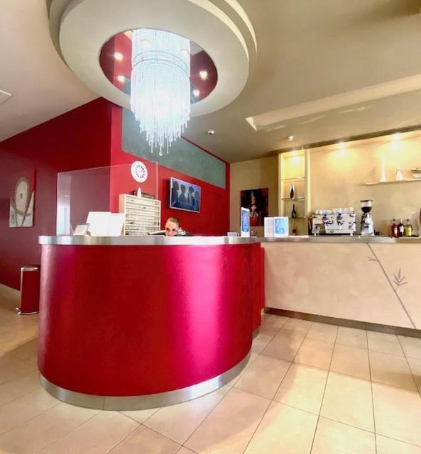 Hotel Cosmopol 체제나티코 외부 사진